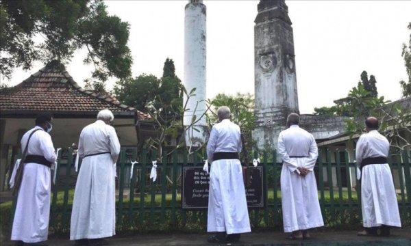 Sri Lanka, Kovid-19'dan ölenlerin cenazelerinin yakılması zorunluluğunu kaldırdı