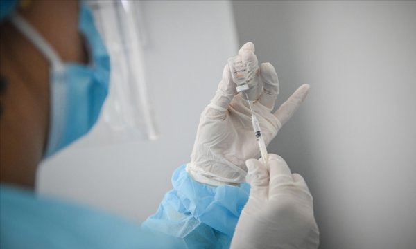 Avrupa'da yaşanan aşı tedariki sorunu Slovakya, Çekya ve Avusturya'yı farklı arayışlara itti