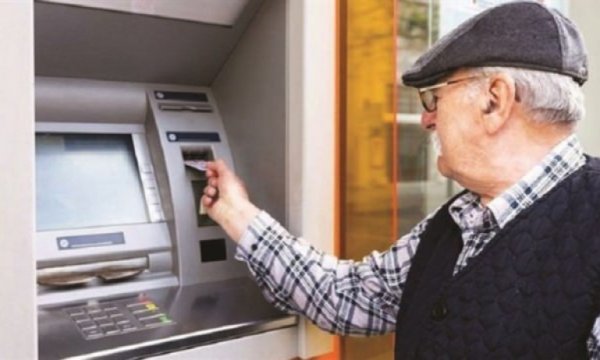 AYM yasayı iptal etti: Emekli olan işten ayrılmak zorunda değil