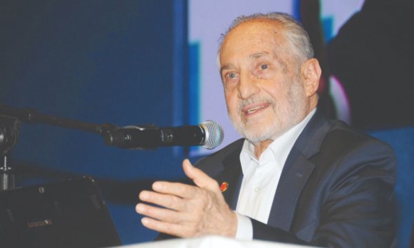 Oğuzhan Asiltürk: "'geçmişte şöyleydi' dememiz mantıkla bağdaşmaz, biz bugünü yaşıyoruz"