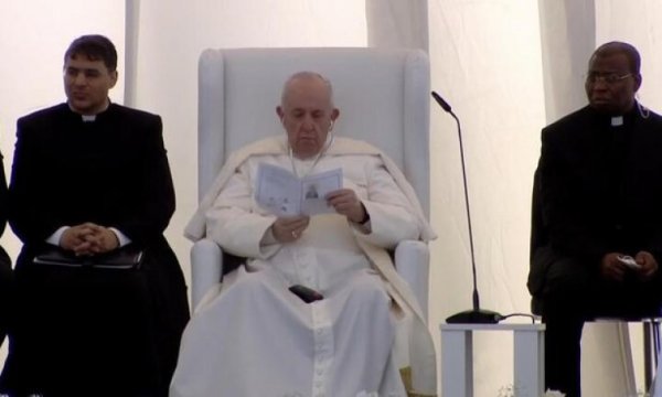 Papa Franciscus Ur şehrinde Kur'an-ı Kerim dinledi