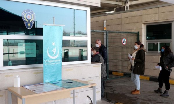 Türkiye'ye girişlerde 'PCR testi ibrazı zorunluluğu' devam edecek