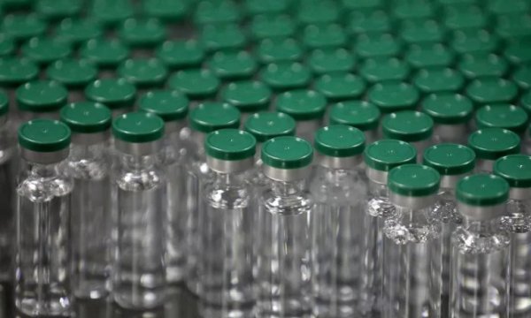 Fransa’da eczanelerde Kovid-19 aşısı dönemi başladı
