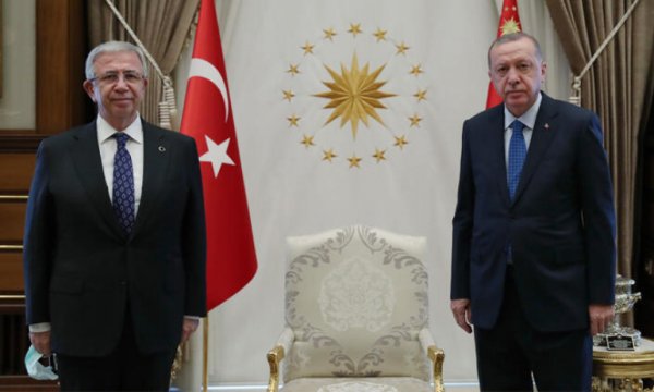 "Gençlerin Mansur Yavaş’a gösterdiği sevgi seçimlerde bir şeylerin farklı olacağını gösteriyor"