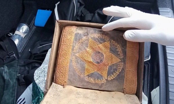 Samsun'da altın işlemeli 2500 yıllık Tevrat ele geçirildi