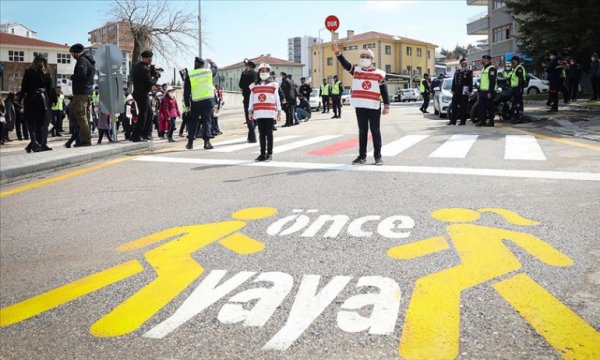 Türkiye genelinde 'Yaya Önceliği Kırmızı Çizgimizdir' etkinliği