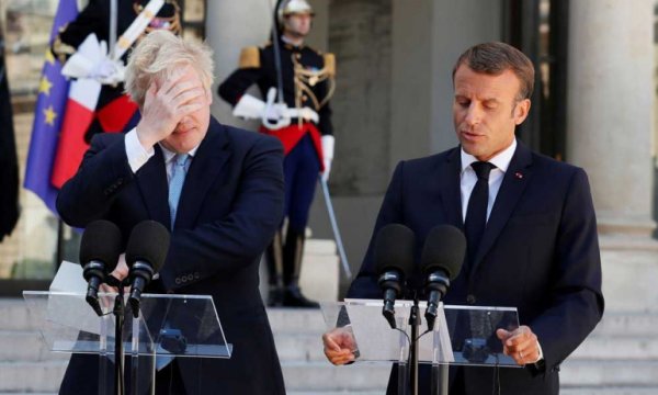 Avrupa karıştı! Macron'dan Jhonson'a mutasyonlu Kovid suçlaması!