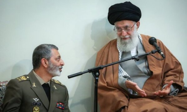 İmam Seyyid Ali Hamaney İran ordusunun tehditlere karşı hazır olmasını İstedi