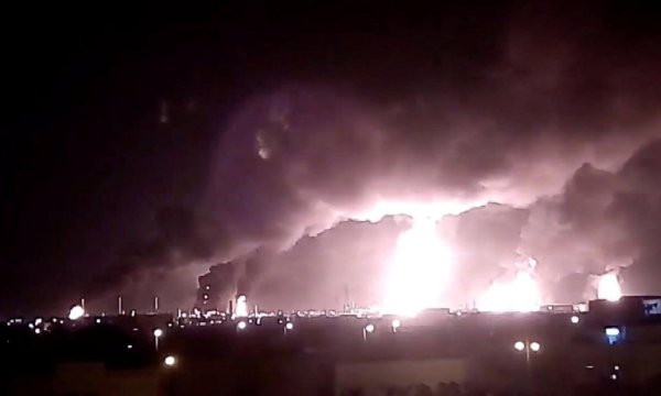 Yemen ordusu ARAMCO’yu yine vurdu