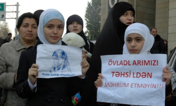 Azerbaycan'daki tesettür zulmü Ramazan'da da devam ediyor