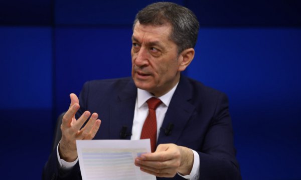 Bakan Selçuk açıkladı: Sınavlar ertelenecek mi?
