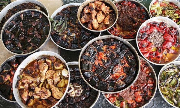 Şanlıurfa'nın taş fırınlarında pişen lezzetleri ramazan sofralarını süslüyor