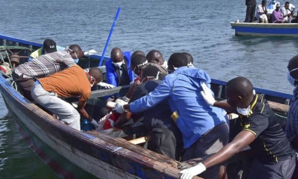 Nijerya'da yolcu teknesi alabora oldu: En az 15 ölü
