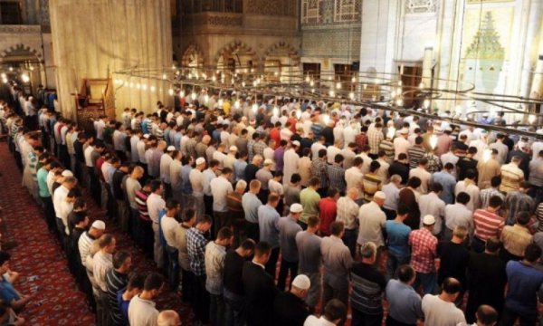 Bayram namazı camilerde kılınacak mı?
