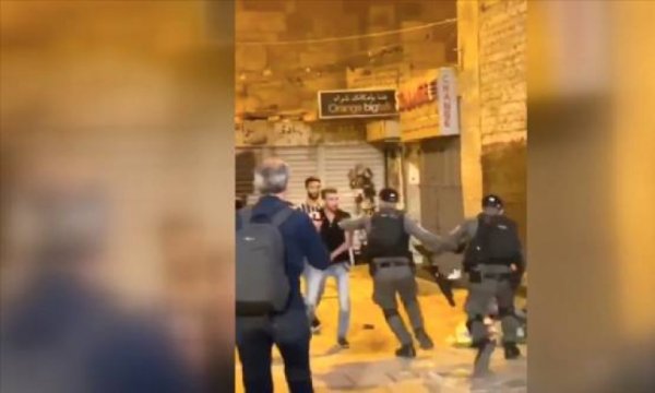 Irkçı İsrail polisi yine sivillere saldırdı