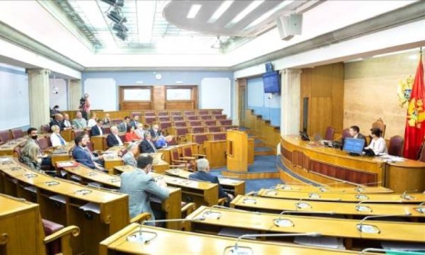 Karadağ'da tarihi Srebrenitsa oylaması