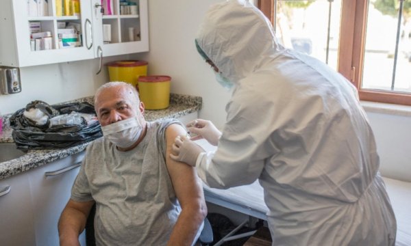 Türkiye'de uygulanan Kovid-19 aşı miktarı 30 milyon 694 bin 616'ya ulaştı