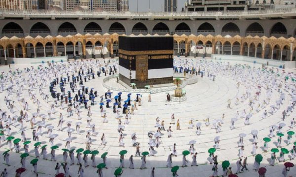 Suudi Arabistan'dan yeni hac kararı: Kadınlar 'erkek vasisi' olmadan ibadet edebilecek