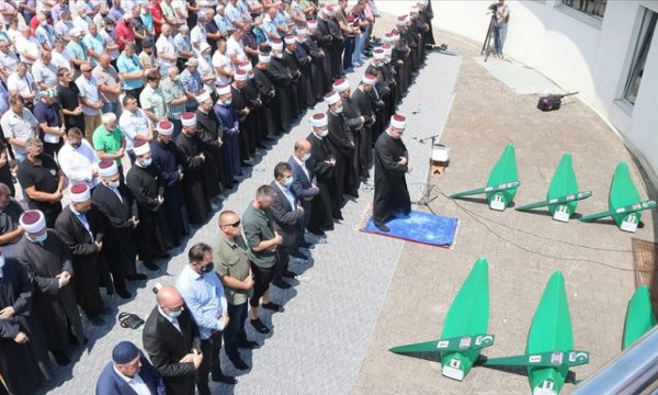 Bosna Savaşı'nın kurbanları toprağa verilmeye devam ediyor