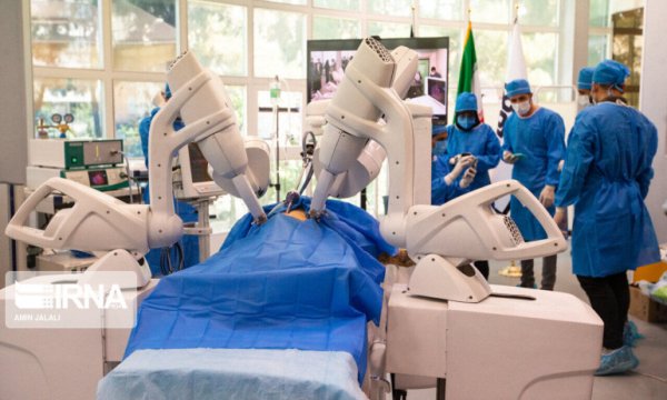 İran'da yerli imkanlarla geliştirilen robotla ilk uzaktan ameliyat yapıldı