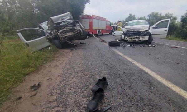 Bursa'da hafif ticari araç ile otomobil çarpıştı: 4 ölü, 5 yaralı