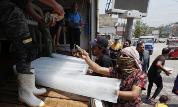 Irak'ta sıcaklık gölgede 50 dereceyi aştı: 'Buzdolapları eriyor, çocukların soğuk suya ihtiyacı var'
