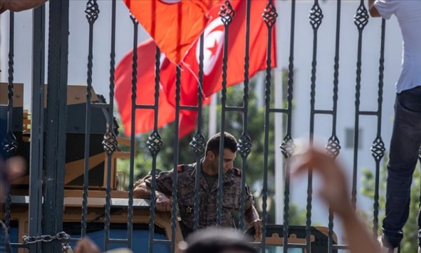Tunus’ta üç partiye soruşturma