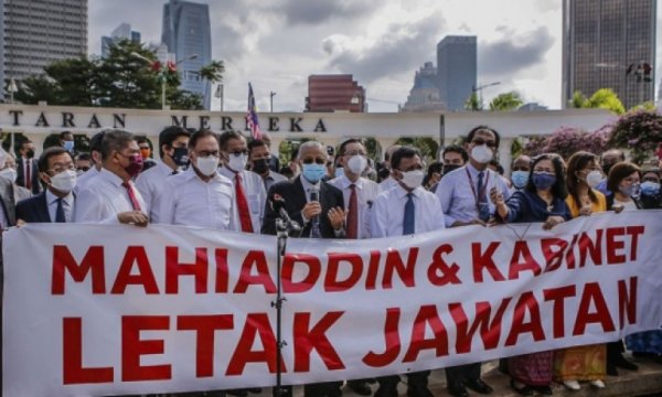 Malezya'da Mahathir Muhammed ve Enver İbrahim sokağa indi