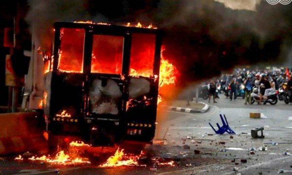 Tayland'da protestocular ile polis arasında çatışma