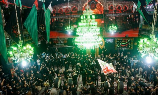 Muharrem ayının ilk gecesinde Tahran’da matem merasimi (Foto)