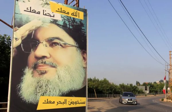 Hizbullah Genel Sekreteri Nasrallah, İran'dan petrol getireceğine yemin etti