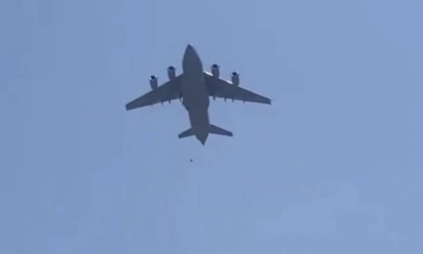 Kabil'den kalkan ABD uçağının iniş takımlarında insan vücudu parçaları bulundu