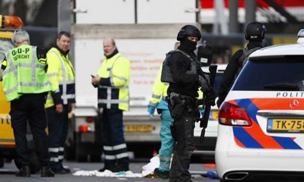 Hollanda polisi, 'Avrupa'nın en çok aranan suçlusu' diye restoranda yemek yiyen turisti yakaladı