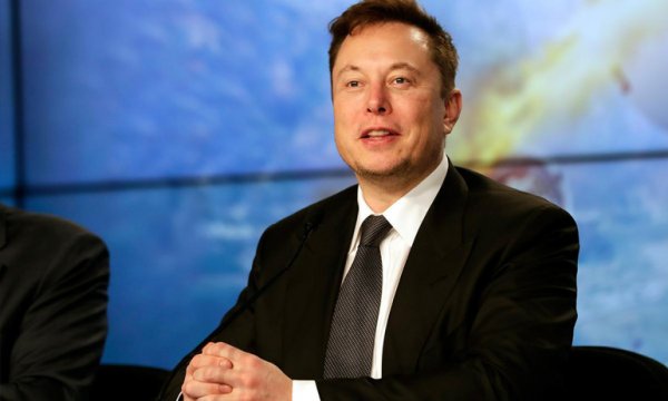 Elon Musk, Joe Biden ile alay etti: O halâ uyuyor