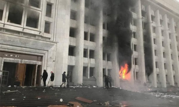 Askerler rehin alınıyor polisler taraf değiştiriyor... Gece sert müdahale geliyor 