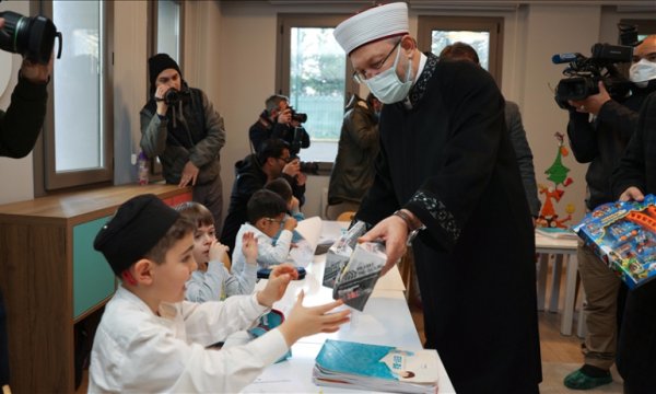 Erbaş: Çocuklar, Kur'an-ı Kerim'in bütün insanlığa vaaz ettiği, emrettiği iyiliklerle donatılmalı