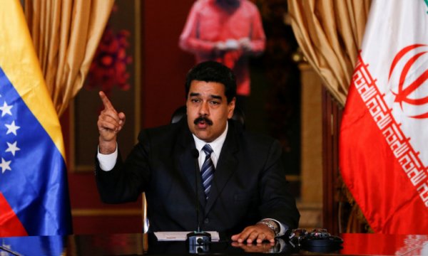 Venezuela Cumhurbaşkanı Maduro işbirliği anlaşmaları için İran'a gidecek