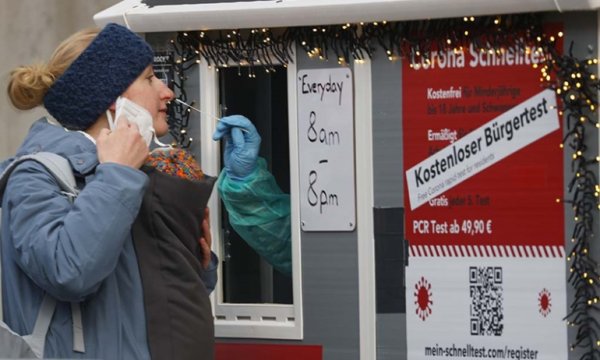DSÖ: Dünyada son bir haftada 18 milyon vaka ile Omicron hızla yayılıyor