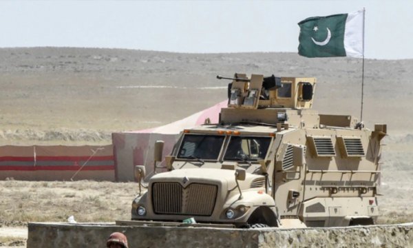 Belucistan'da 10 Pakistan askeri öldü
