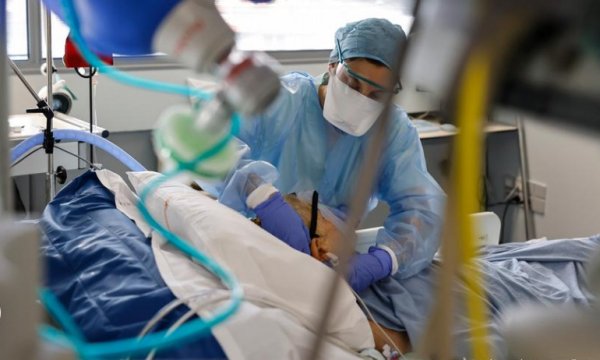 DSÖ: Omicron Avrupa için son dalga olabilir