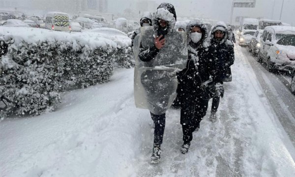 İstanbul'da yoğun kar yağışı: Araç girişleri durduruldu