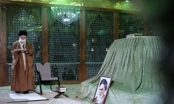 İslam Devrimi Lideri, İmam Humeyni (r.a) türbesini ziyaret etti