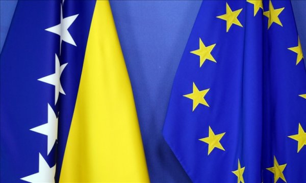 AB Komisyonundan Bosna Hersek'e "aday ülke" statüsü