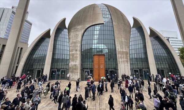 Almanya'da DİTİB Köln Camisi’nde ilk kez hoparlörden 'cuma ezanı' okundu