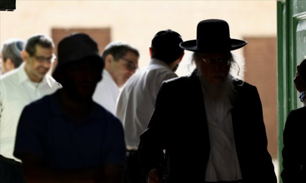 Fanatik Yahudiler, Batı Şeria'da Kur'an-ı Kerim'leri parçalayarak çöpe attı