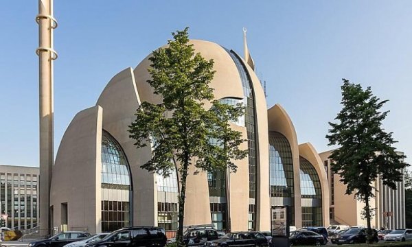 Köln'de ilk kez hoparlörden ezan okunacak