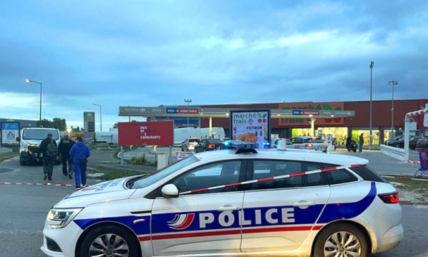 Fransa: Hükümet grevcilere karşı sertleşti, 2 benzin deposuna el koydu