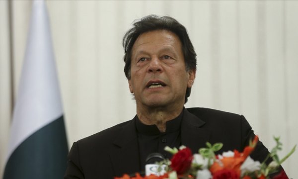 Pakistan Seçim Komisyonu, eski Başbakan Han’ı siyasetten men etti
