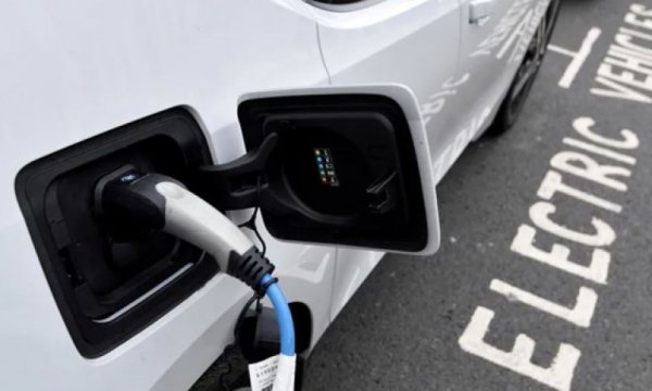 Avrupa Birliği, yeni benzinli ve dizel otomobilleri 2035'te yasaklıyor
