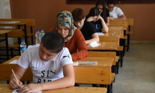 Türkiye'de gençler neden açık liseye yöneliyor?